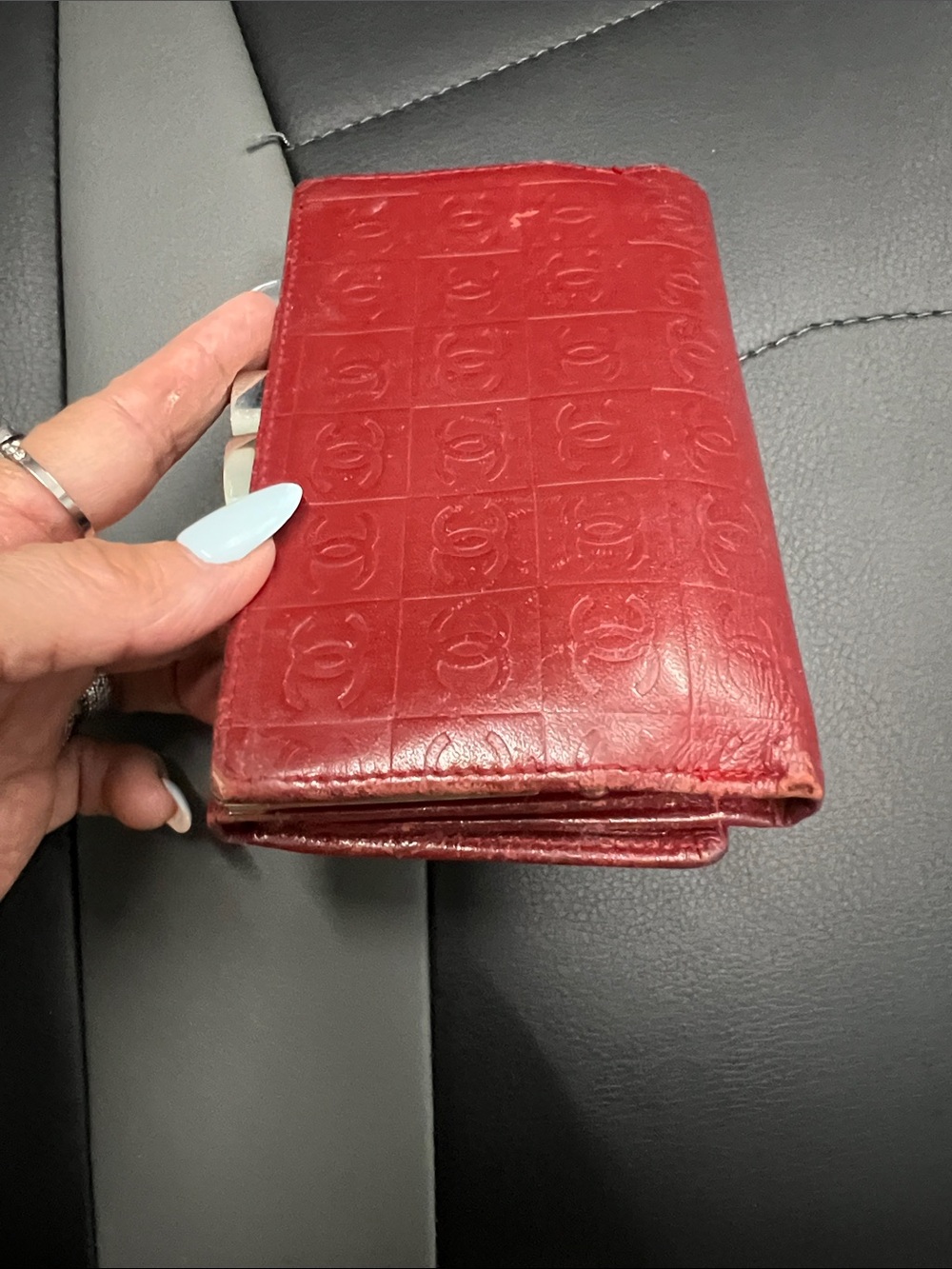 CHANEL Red Embossed CC Leather Wallet - Picture 4 of 6